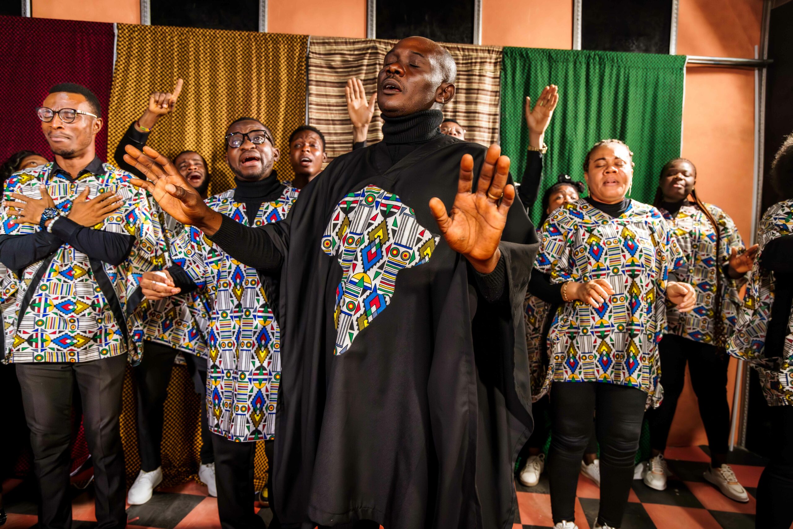 Vision Africa Voices performs together with choir master Obi at Vision Africa