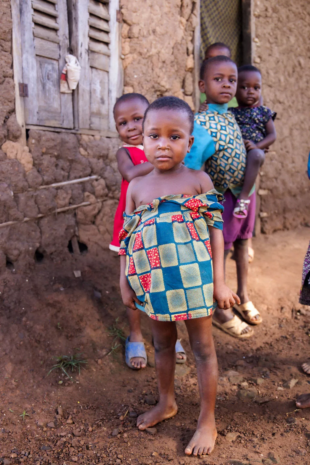 Nigerian children look at camera - Vision Africa.